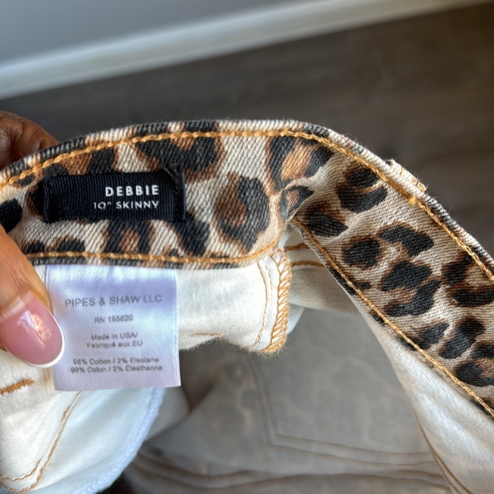 VERONICA BEARD Debbie Leopard Button Front Skinny… - image 9